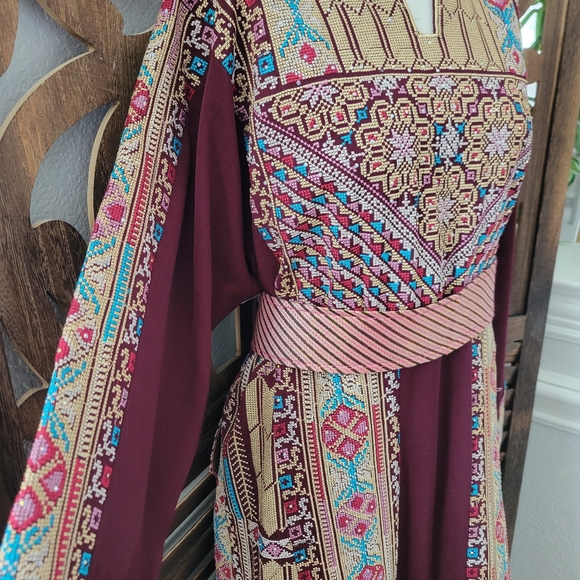 Embroidered Thobe - Picture 2 of 4